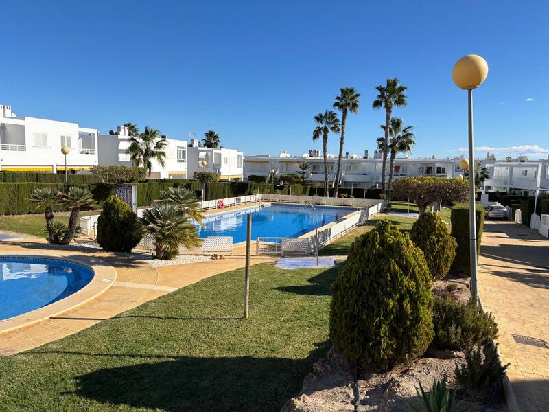 INT/AT/22: Townhouse for Rent in Mojácar Playa, Almería